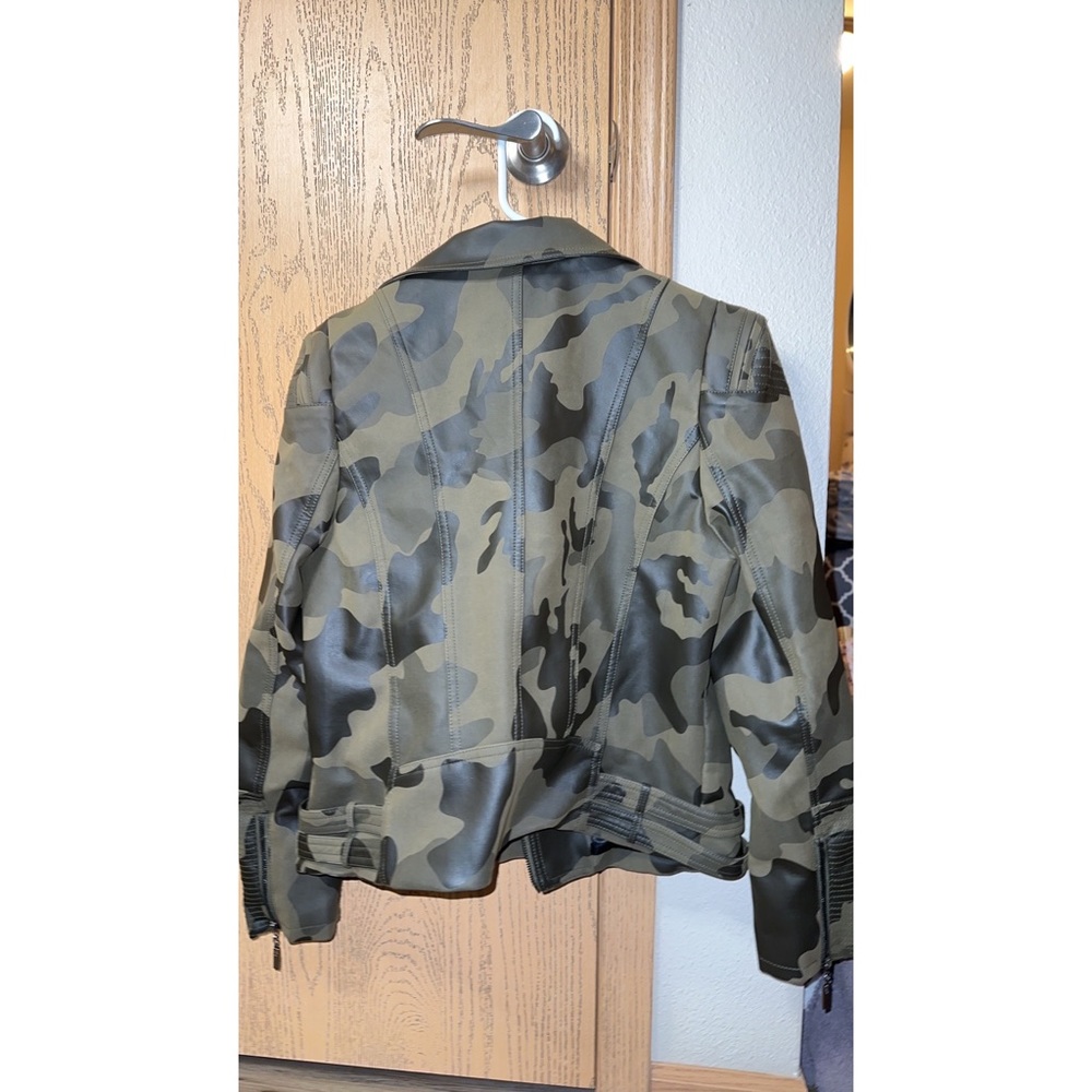 jacket - Picture 2 of 4